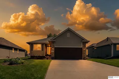 2509 Aberdeen Dr, Papillion, NE 68133