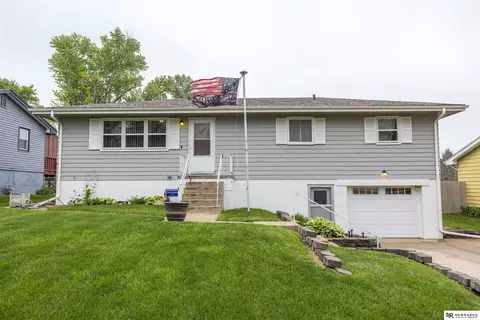 5229 Drexel St, Omaha, NE 68117