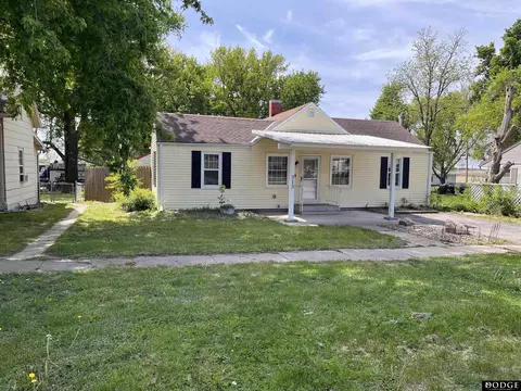 313 W Elm St, Cedar Bluffs, NE 68015