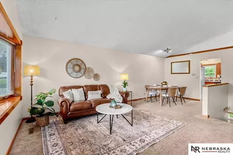 4932 S 56th St, Lincoln, NE 68516