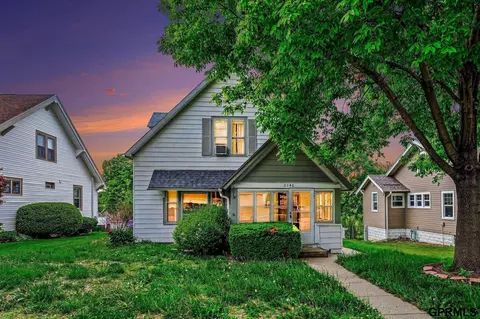 2146 S 35th St, Omaha, NE 68105