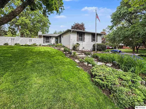 5950 Elkcrest Dr, Lincoln, NE 68516