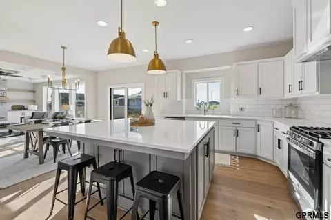 12413 Fenwick St, Papillion, NE 68046