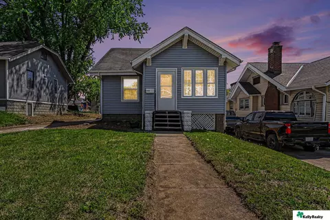 2573 Whitmore St, Omaha, NE 68112