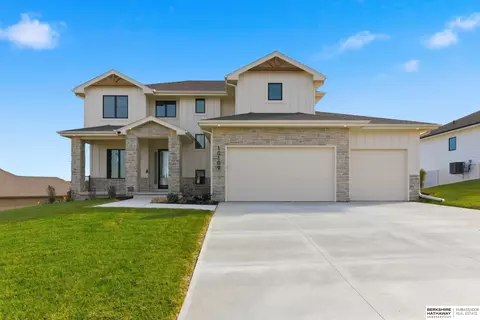 10109 Laramie St, Papillion, NE 68046