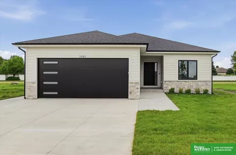 2940 Aurora Dr, Fremont, NE 68025