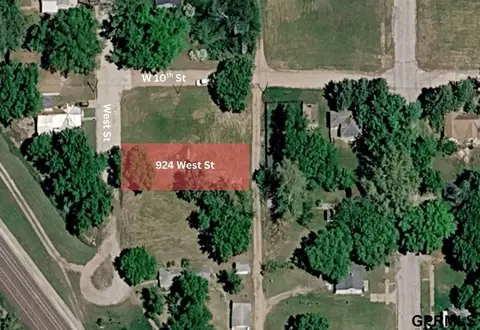 924 West St, Fairbury, NE 68352