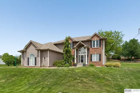 4004 Birchwood Dr, Bellevue, NE 68123