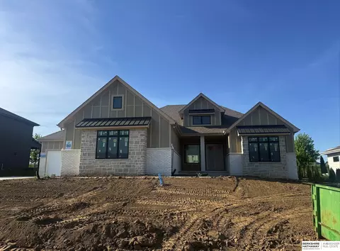 12363 Carpenter St, Papillion, NE 68046