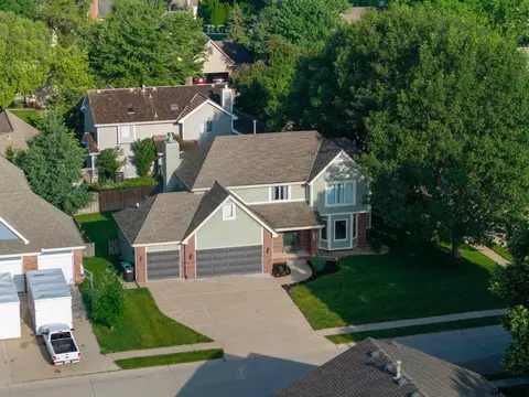 406 S 159 Ave, Omaha, NE 68118