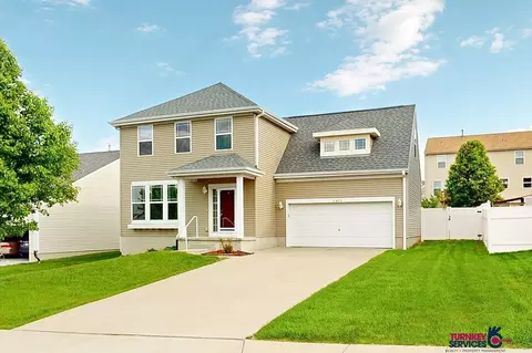 6453 Michael Dr, Omaha, NE 68157
