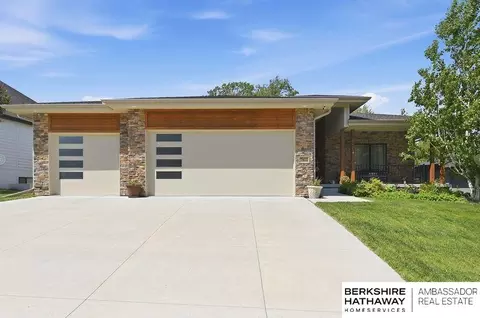 7802 N 166th St, Bennington, NE 68007