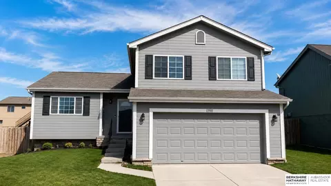 13911 Springview Dr, Papillion, NE 68133
