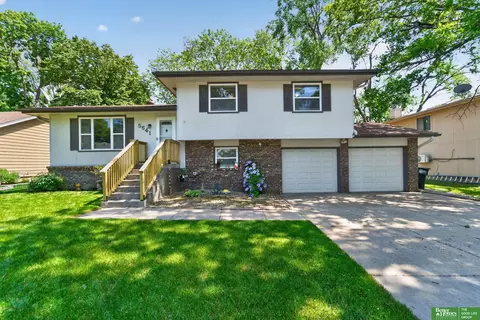 5641 Blackwell Dr, Omaha, NE 68137