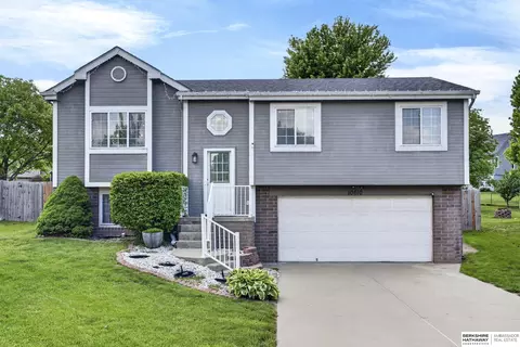 10610 S 17th St, Bellevue, NE 68123