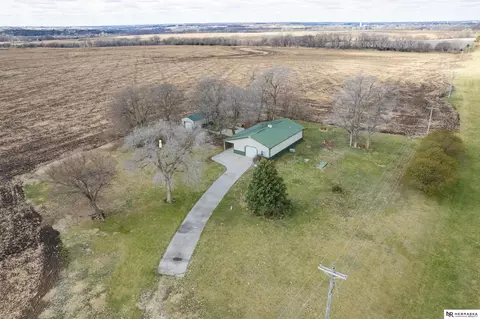 691 N 12th Rd, Palmyra, NE 68110