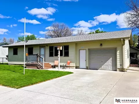 806 W Candice St, Valentine, NE 69201