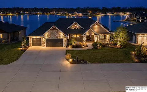 2740 Whitetail Dr, Columbus, NE 68601