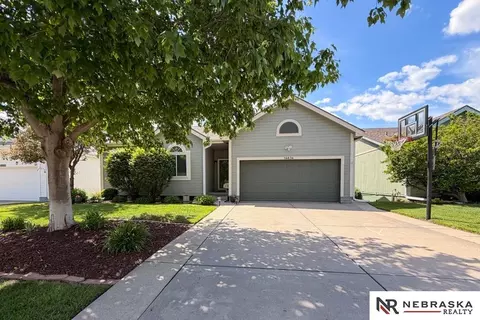 14634 Saratoga St, Omaha, NE 68116