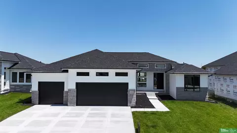 5425 N 212 St, Elkhorn, NE 68022