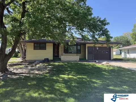 979 Cherl Dr, Syracuse, NE 68446