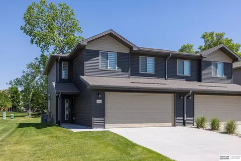 17062 Hawthorne Ave, Omaha, NE 68118