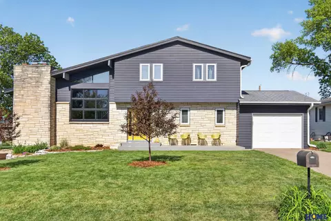 1225 N Birch St, Wahoo, NE 68066