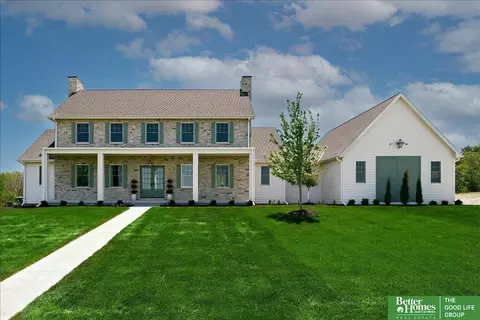 22569 Crestline Cir, Gretna, NE 68028