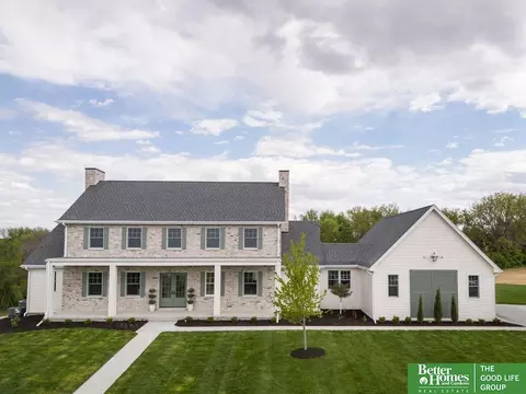 22569 Crestline Cir, Gretna, NE 68028