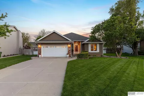 2117 Leigh St, Papillion, NE 68133