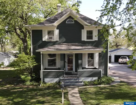 709 N St, Aurora, NE 68818