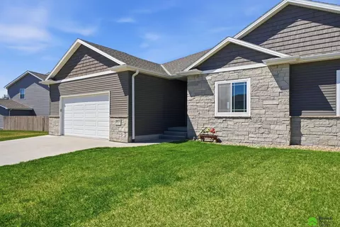 9515 Friedman St, Lincoln, NE 68516
