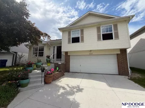 16609 Erskine St, Omaha, NE 68116
