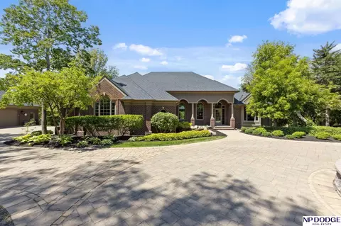 21509 Ridgewood Rd, Elkhorn, NE 68022