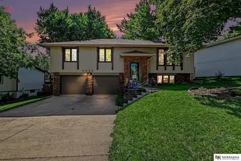 3335 S 158th St, Omaha, NE 68130