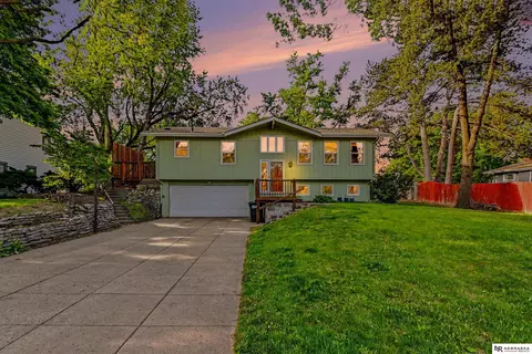 10021 Emmet St, Omaha, NE 68134