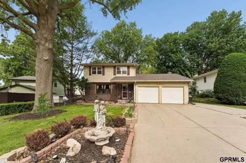 12530 Bartels Dr, Omaha, NE 68137