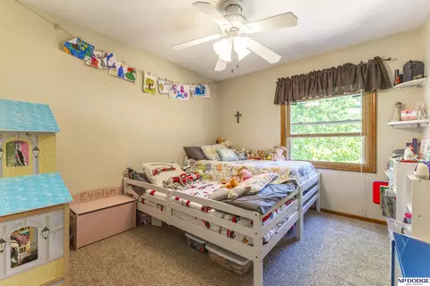 Bedroom - 1005 Devon Dr, Papillion, NE 68046 photo 4 of 8
