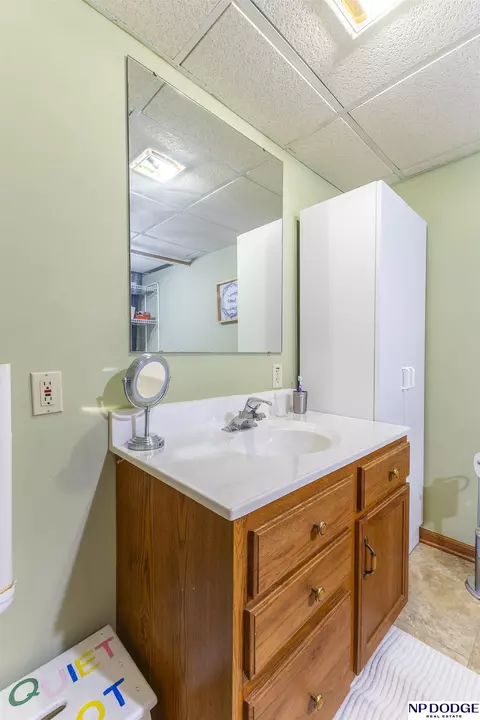 Bath - 1005 Devon Dr, Papillion, NE 68046 photo 3 of 3