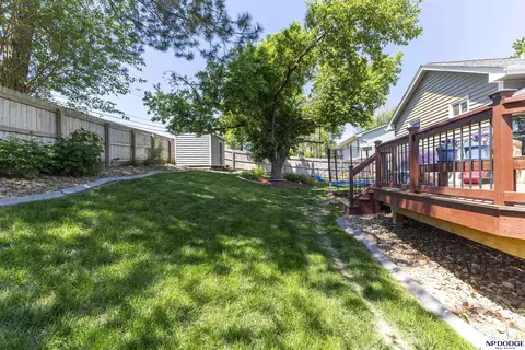 Exterior - 1005 Devon Dr, Papillion, NE 68046 photo 6 of 9