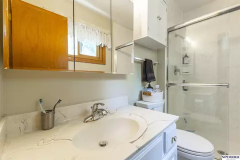 Bath - 1005 Devon Dr, Papillion, NE 68046 photo 1 of 3