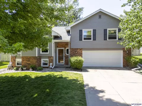 1005 Devon Dr, Papillion, NE 68046