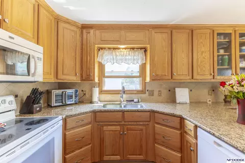 Kitchen - 1005 Devon Dr, Papillion, NE 68046 photo 1 of 4