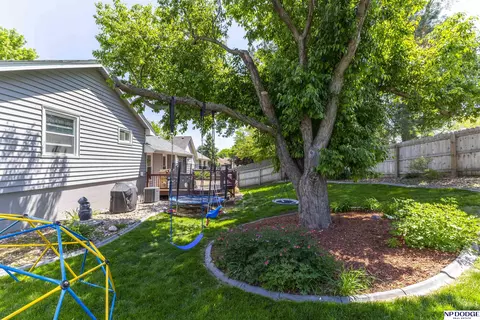Exterior - 1005 Devon Dr, Papillion, NE 68046 photo 9 of 9