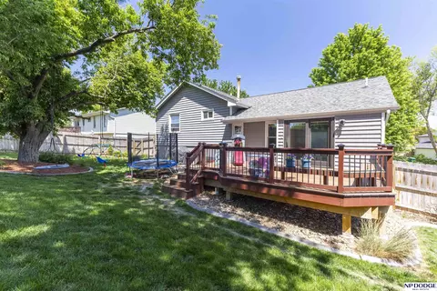 Exterior - 1005 Devon Dr, Papillion, NE 68046 photo 7 of 9
