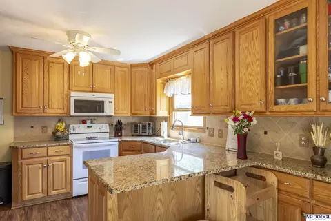 Kitchen - 1005 Devon Dr, Papillion, NE 68046 photo 4 of 4