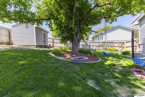 Exterior - 1005 Devon Dr, Papillion, NE 68046 photo 8 of 9