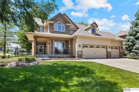 7505 Overview St, Papillion, NE 68046