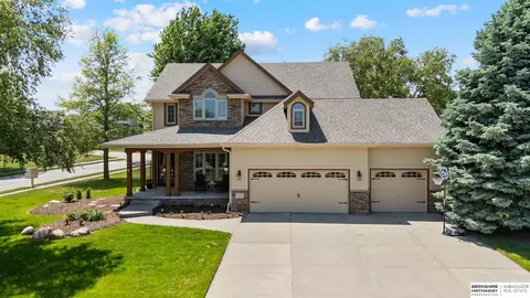 7505 Overview St, Papillion, NE 68046