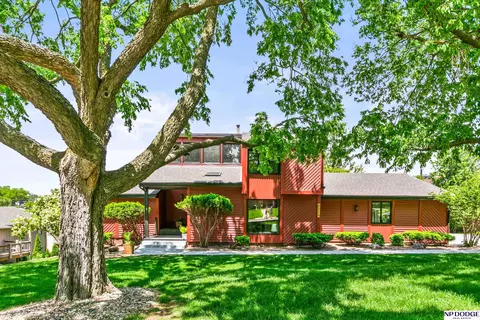 8514 Douglas St, Omaha, NE 68114